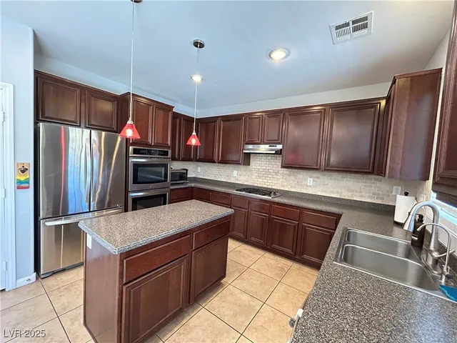 $2,900 | 5553 Fairmeade Way, Las Vegas, NV 89135