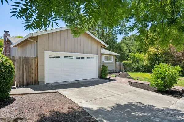 $695,000 | 1886 Neotomas Avenue, Santa Rosa, CA 95405