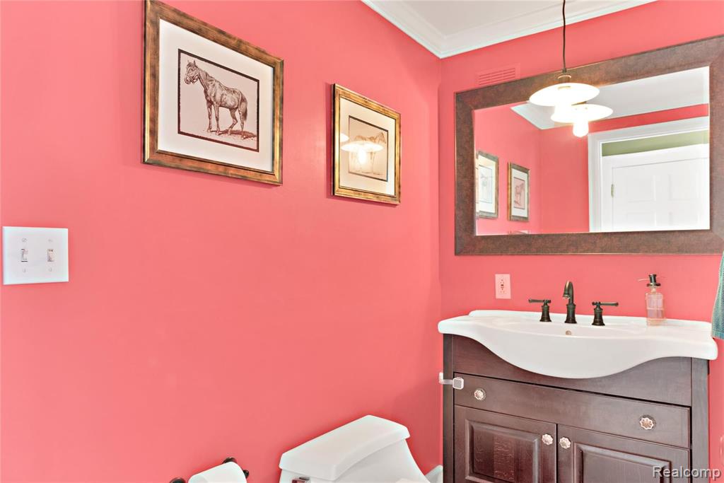 1317 Bishop Road Grosse Pointe Park, MI 48230 - Photo 18 of 42