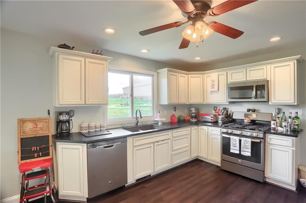 511 Gas Valley Road Georgetown, PA 15043 - Photo 8 of 25