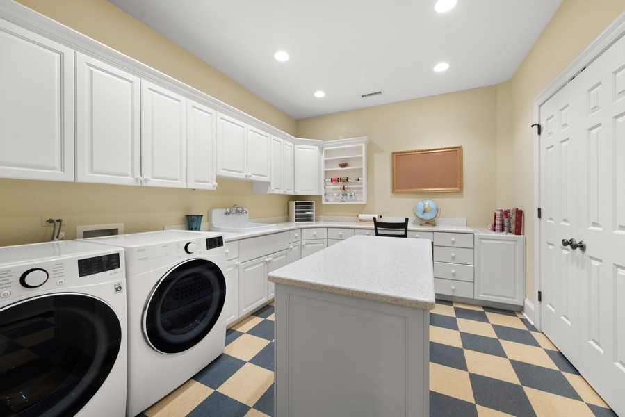 711 South County Line Road Hinsdale, IL 60521 - Photo 38 of 42 a open kitchen with cabinets a washer and dryer