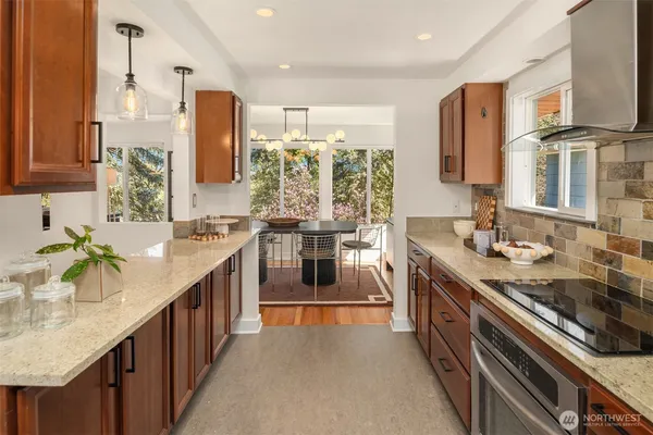 $1,050,000 | 11544 24th Avenue Northeast, Seattle, WA 98125