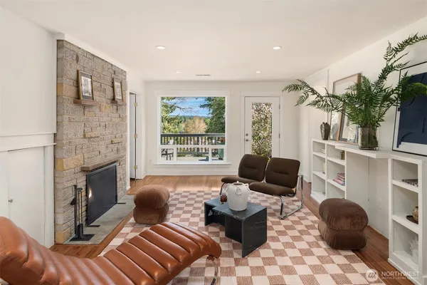 $1,050,000 | 11544 24th Avenue Northeast, Seattle, WA 98125