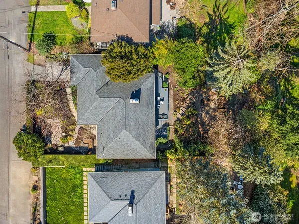 $1,050,000 | 11544 24th Avenue Northeast, Seattle, WA 98125