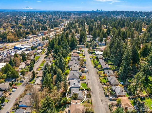 $1,050,000 | 11544 24th Avenue Northeast, Seattle, WA 98125