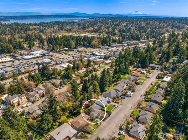 $1,050,000 | 11544 24th Avenue Northeast, Seattle, WA 98125