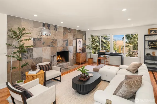 $1,050,000 | 11544 24th Avenue Northeast, Seattle, WA 98125