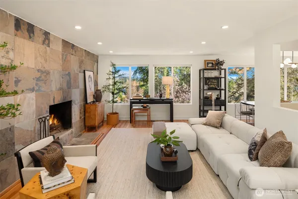 $1,050,000 | 11544 24th Avenue Northeast, Seattle, WA 98125