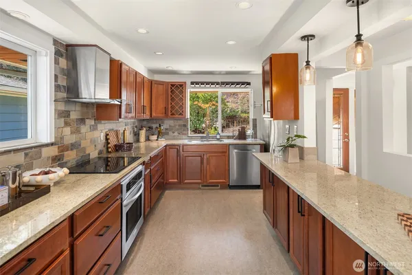 $1,050,000 | 11544 24th Avenue Northeast, Seattle, WA 98125