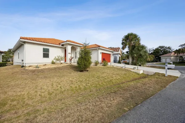 a view of a house with a yard