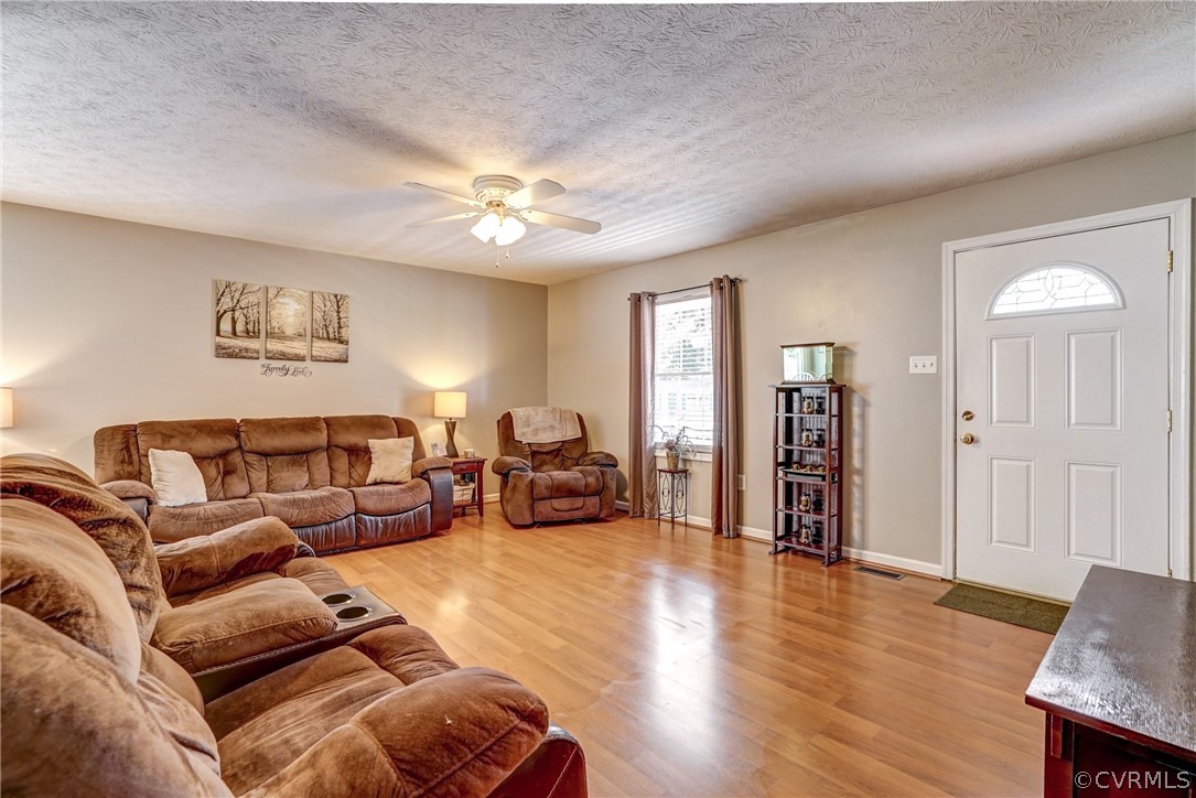 1017 Riverside Drive Lanexa, VA 23089 - Photo 11 of 35 Gallery Image 11
