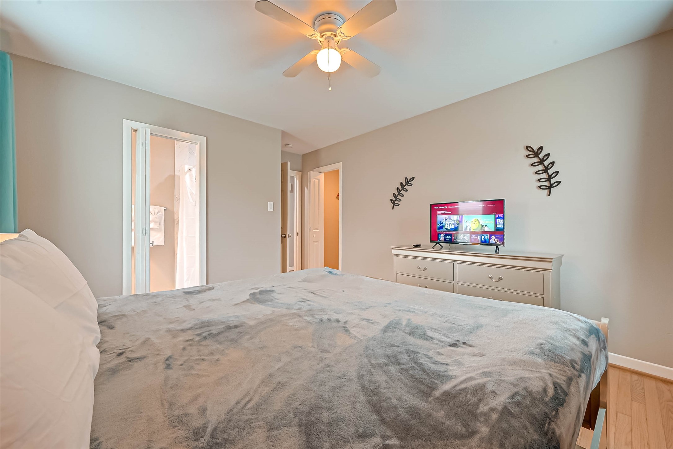 5330 Hialeah Drive Houston, TX 77092 - Photo 22 of 29 a bedroom with a bed and a window
