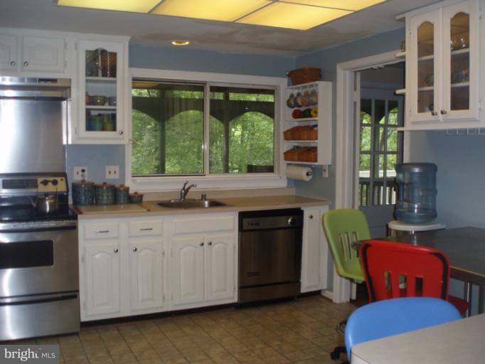 10705 Seneca Spring Way Gaithersburg, MD 20886 - Photo 17 of 28 Open Kitchen to Dining Room & Family Room