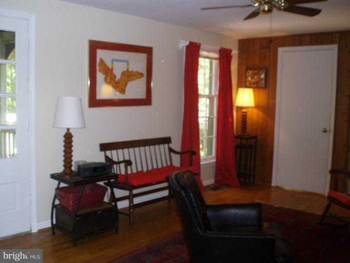 10705 Seneca Spring Way Gaithersburg, MD 20886 - Photo 2 of 28 Family Room from Kitchen