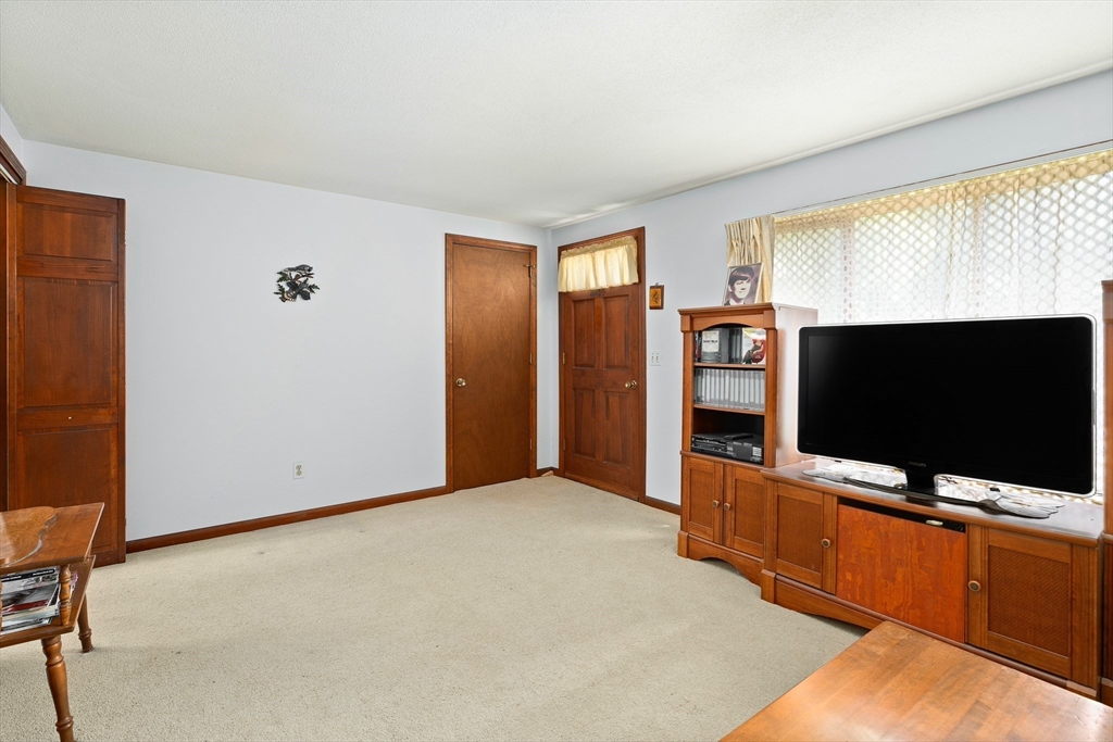 10 Concord Drive Easthampton, MA 01027 - Photo 18 of 26