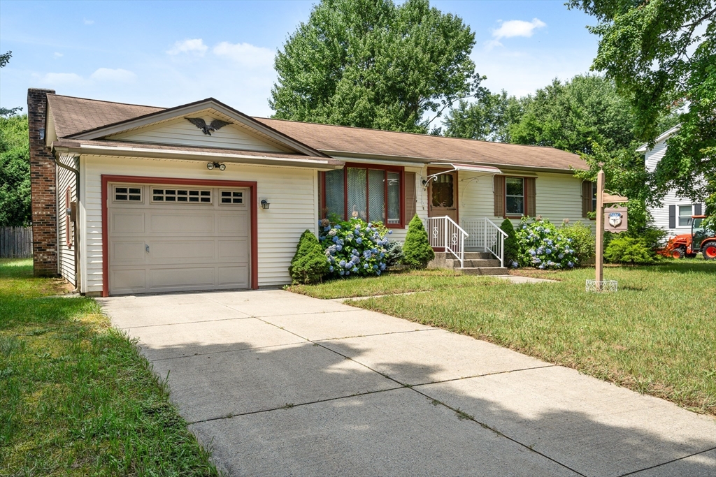 10 Concord Drive Easthampton, MA 01027 - Photo 3 of 26