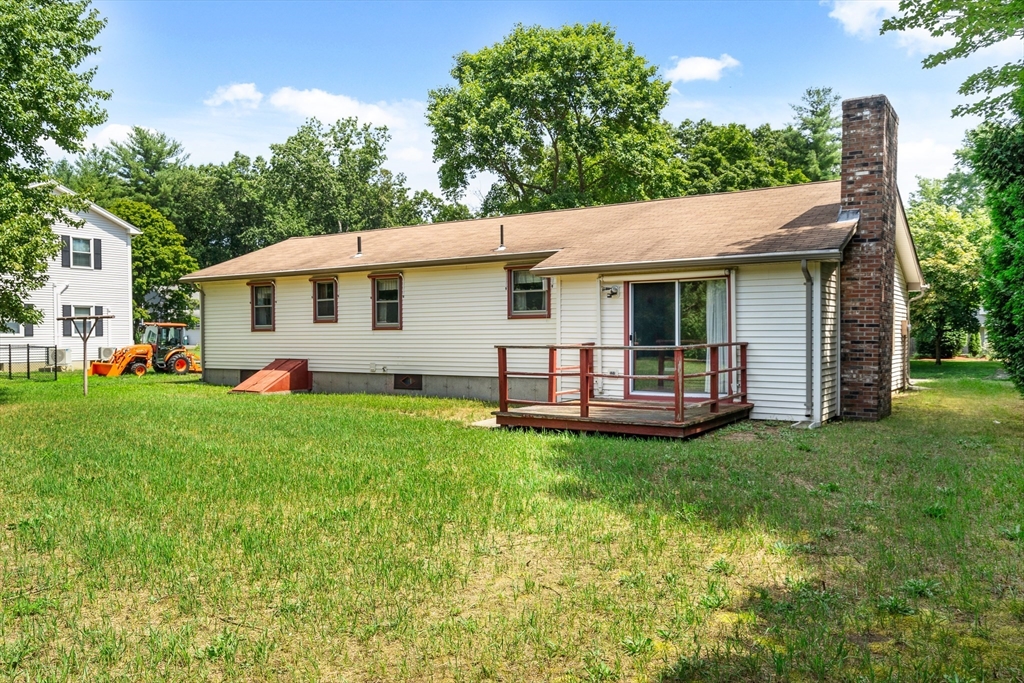 10 Concord Drive Easthampton, MA 01027 - Photo 4 of 26