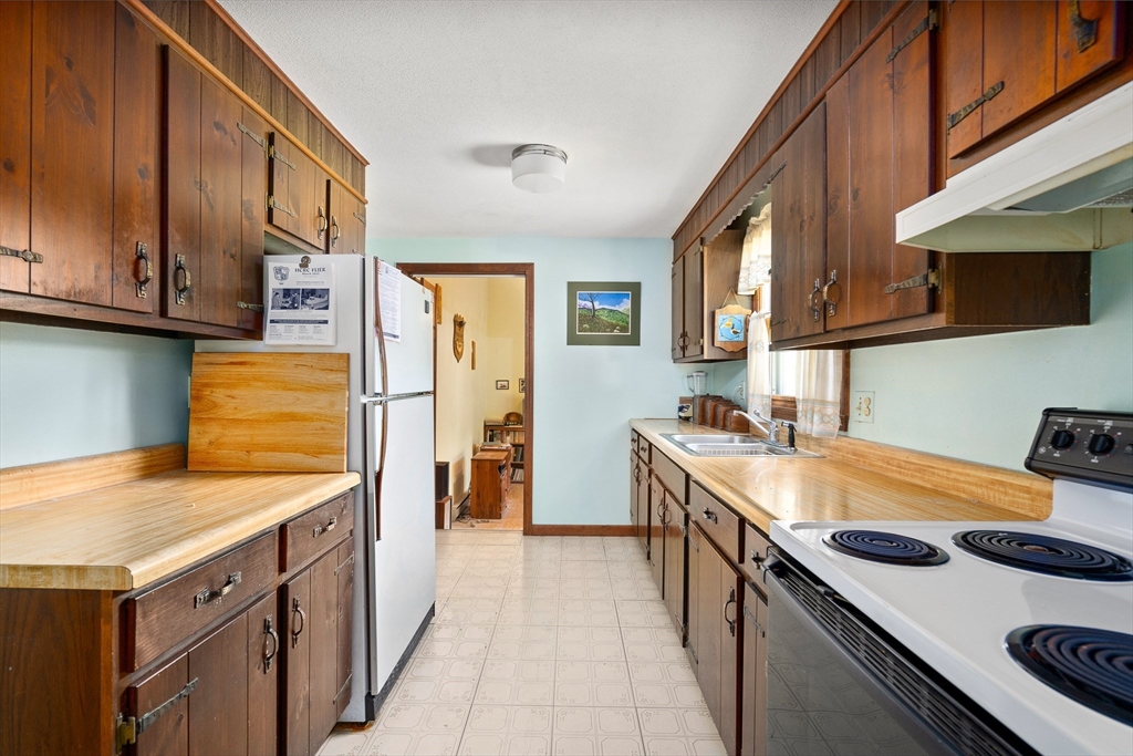 10 Concord Drive Easthampton, MA 01027 - Photo 10 of 26