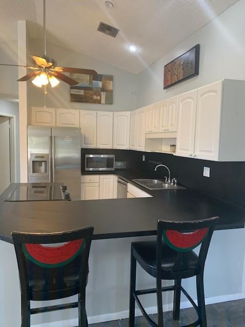 55 Lobstertail Road Big Pine Key, FL 33043 - Photo 6 of 25 Entertaining kitchen