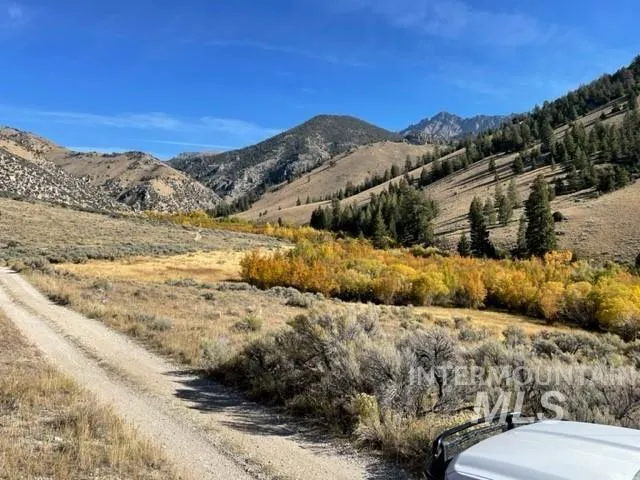 $750,000 | Badger Creek, Howe, ID 83244