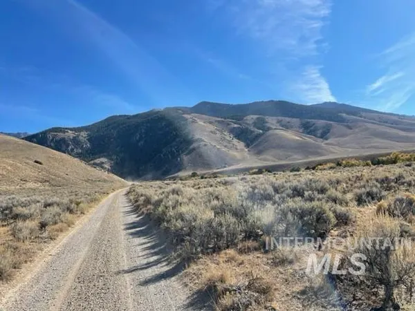 $750,000 | Badger Creek, Howe, ID 83244