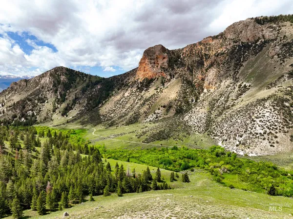 $750,000 | Badger Creek, Howe, ID 83244