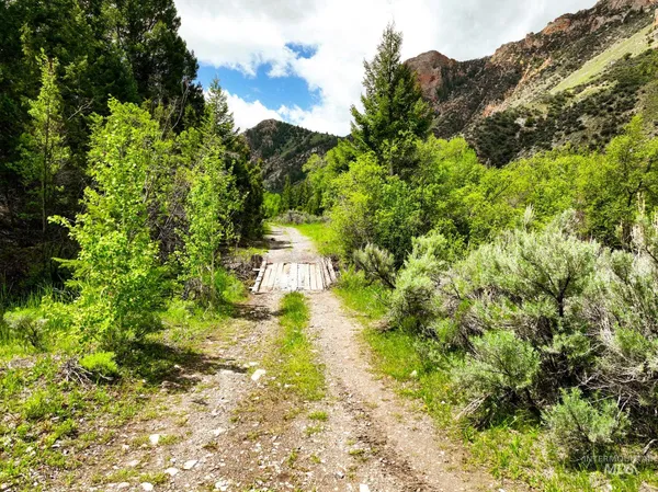 $750,000 | Badger Creek, Howe, ID 83244