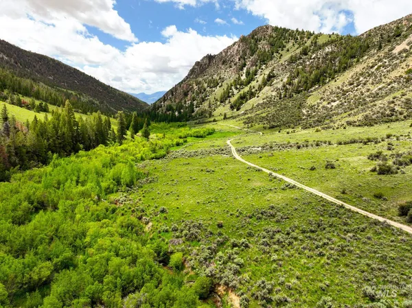 $750,000 | Badger Creek, Howe, ID 83244