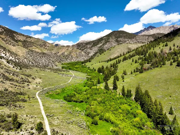 $750,000 | Badger Creek, Howe, ID 83244