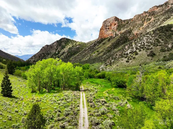 $750,000 | Badger Creek, Howe, ID 83244
