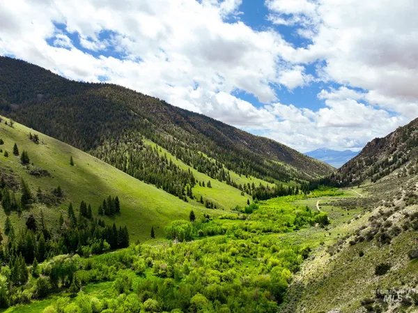 $750,000 | Badger Creek, Howe, ID 83244