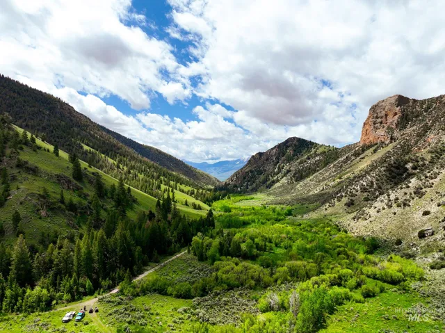 $750,000 | Badger Creek, Howe, ID 83244