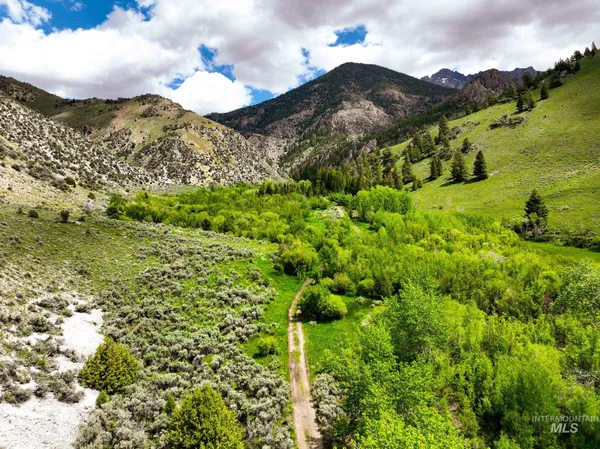 $750,000 | Badger Creek, Howe, ID 83244