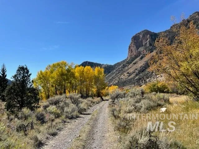 $750,000 | Badger Creek, Howe, ID 83244