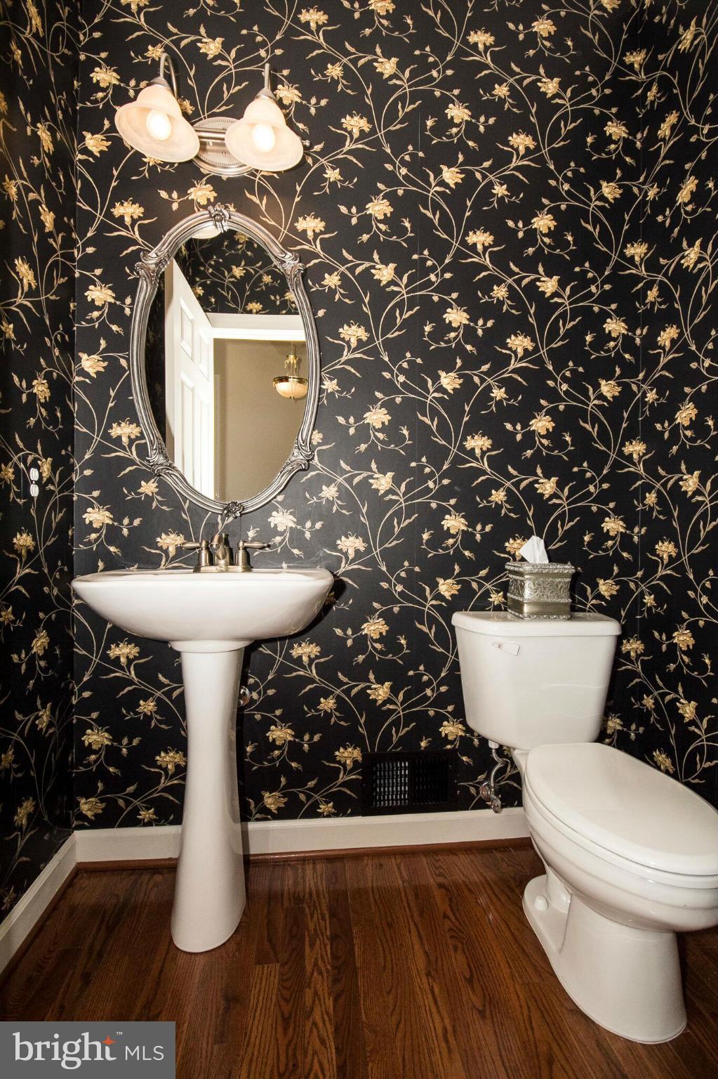 8347 Meadowsweet Road Baltimore, MD 21208 - Photo 4 of 28 Bath