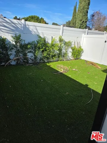 $2,300 | 11912 Elkwood Street, North Hollywood, CA 91605