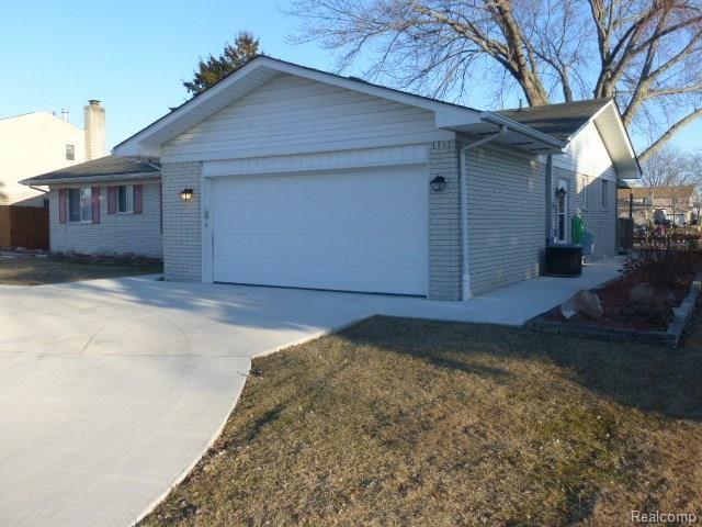 7287 Riverside Drive Algonac, MI 48001 - Photo 3 of 39 P1030389.JPG