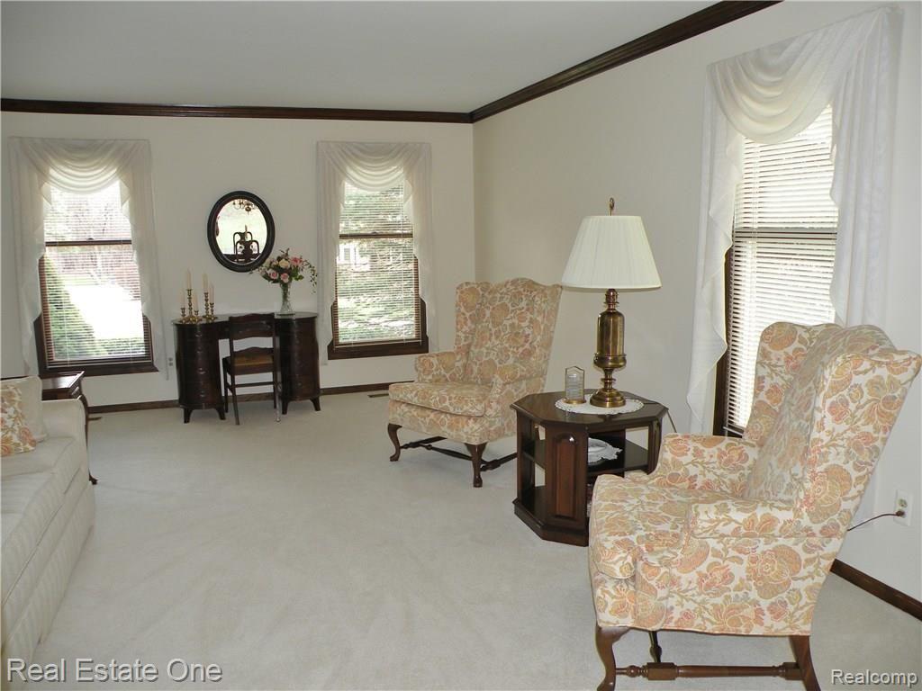 5216 Aintree Road Rochester, MI 48306 - Photo 13 of 42 Lots of Windows and Light!