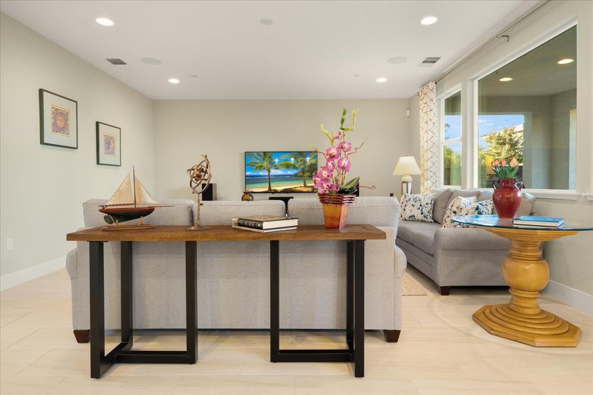 925 Lynx Place Gilroy, CA 95020 - Photo 19 of 49 a living room with furniture and a potted plant