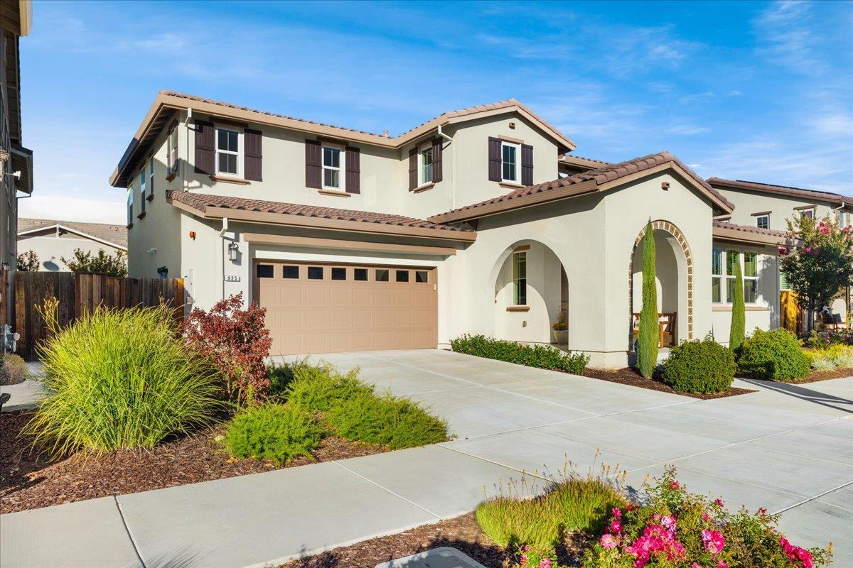 925 Lynx Place Gilroy, CA 95020 - Photo 6 of 49 a front view of a house with a garden