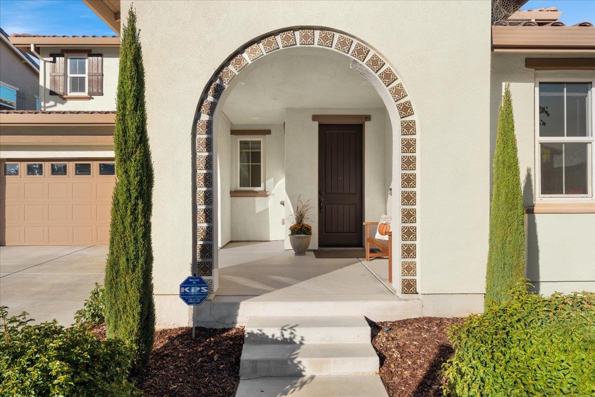 925 Lynx Place Gilroy, CA 95020 - Photo 7 of 49 a front view of a house with a yard