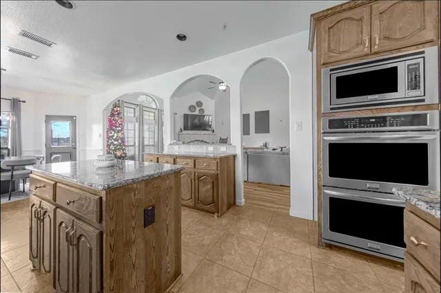 $650,000 | 1880 Chuckwagon Drive, Midlothian, TX 76065