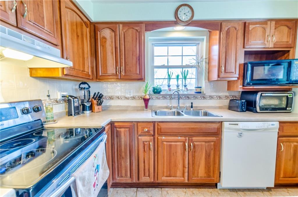 123 Linden Road Canonsburg, PA 15317 - Photo 5 of 25 Gallery Image 5