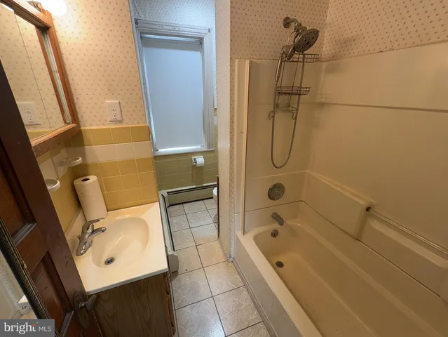 a view of empty room with front door