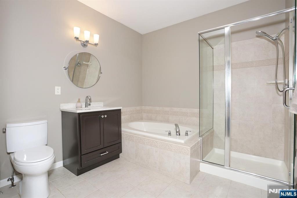 175 Rochelle Avenue, Unit 321 Rochelle Park, NJ 07662 - Photo 29 of 50