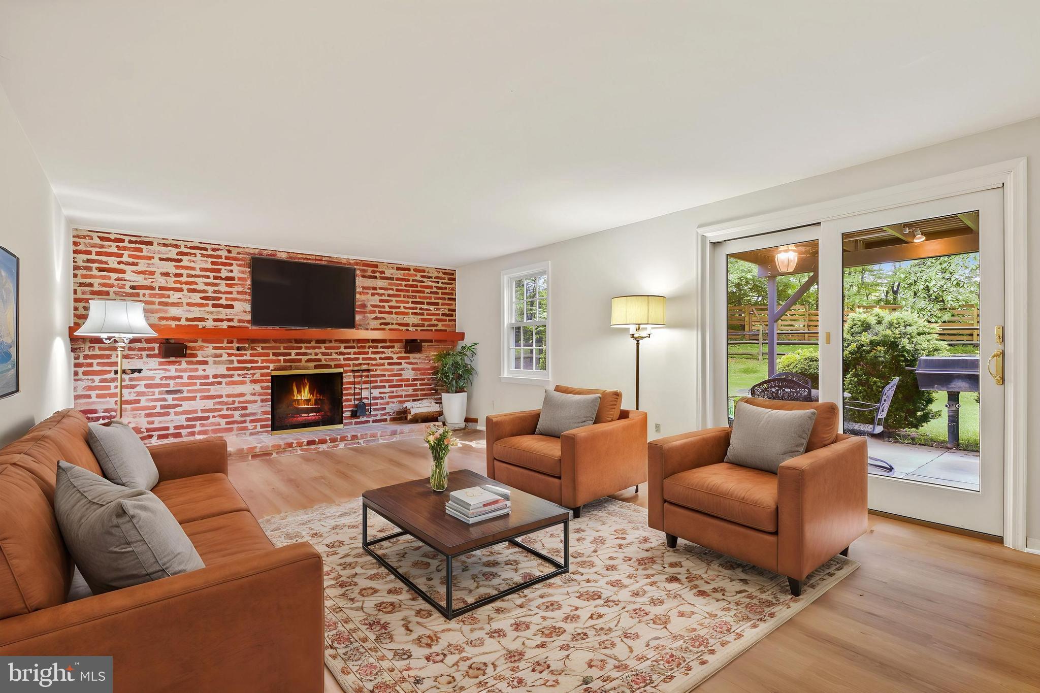 10620 Seneca Ridge Drive Gaithersburg, MD 20886 - Photo 22 of 53 Family Room Virtual Staged