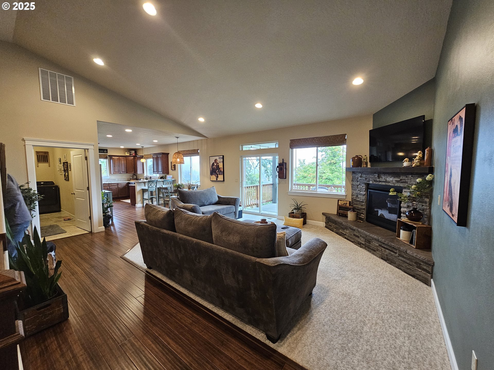 6452 Dogwood Street Springfield, OR 97478 - Photo 3 of 48