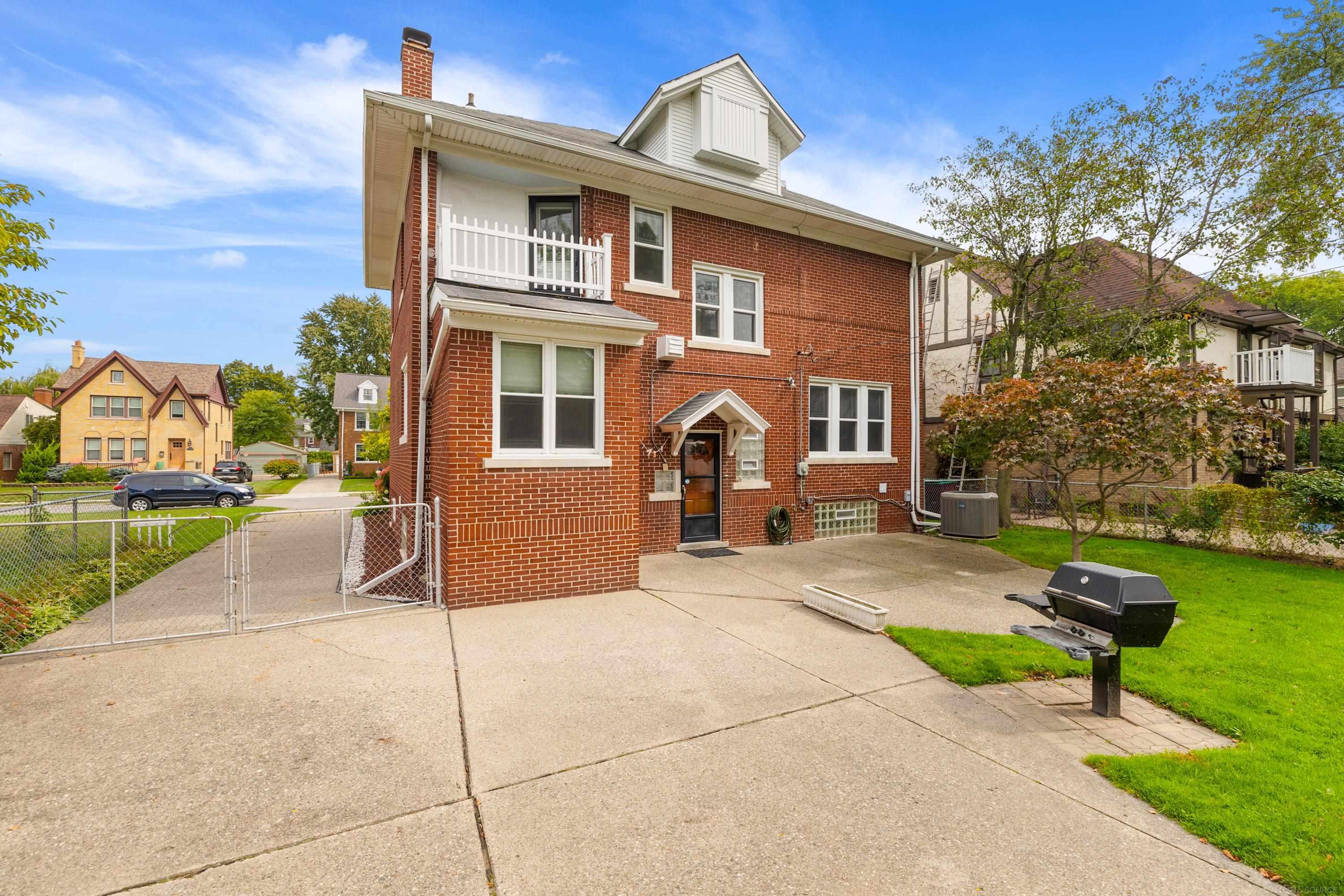 1371 Bedford Road Grosse Pointe Park, MI 48230 - Photo 4 of 44