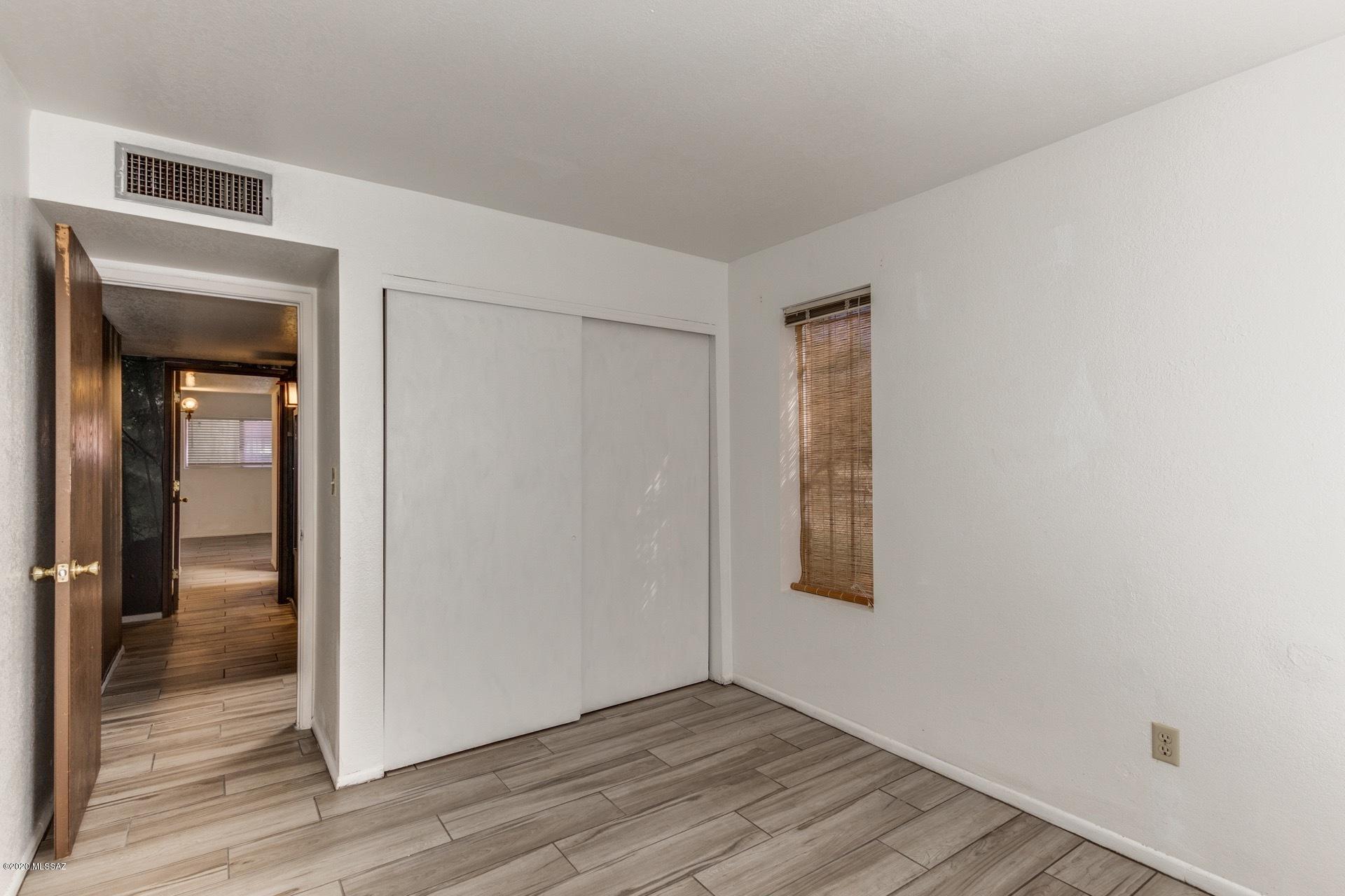 295 East Root Way Tucson, AZ 85705 - Photo 12 of 24