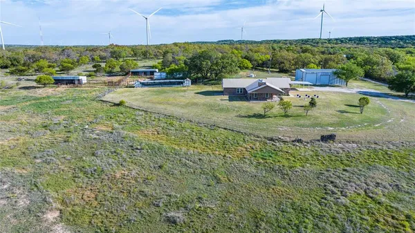a view of yard with green space